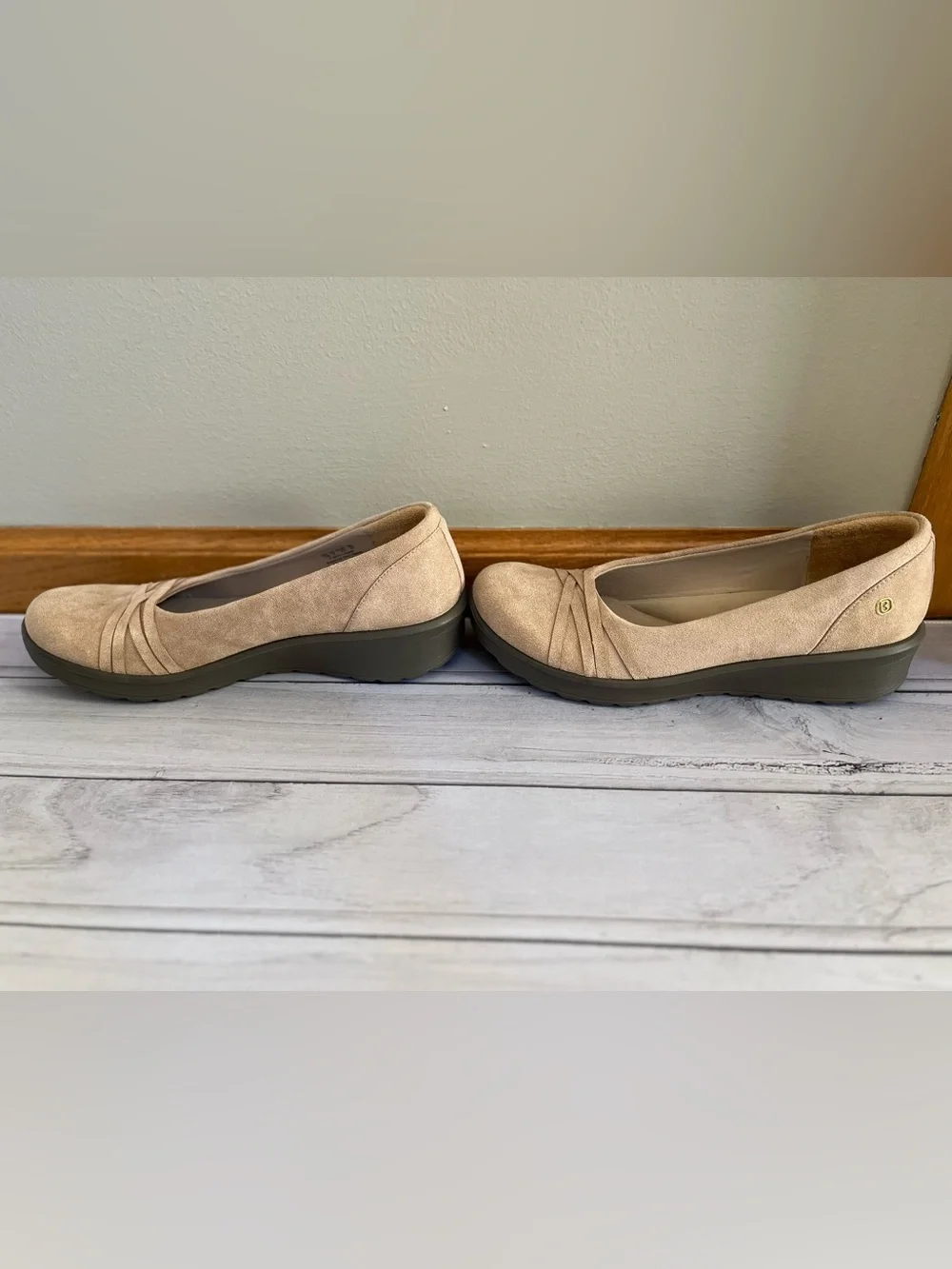 Women’s B Zees goody beige slip on wedge ballet flats loafer. Size 11